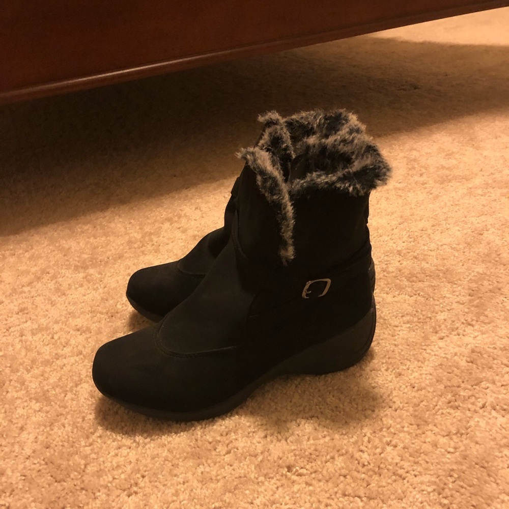 Short snow boots